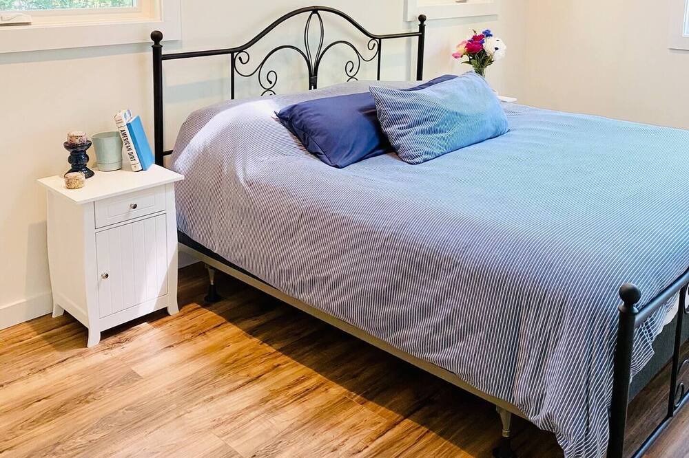 Photo of Bedroom in Greenport West