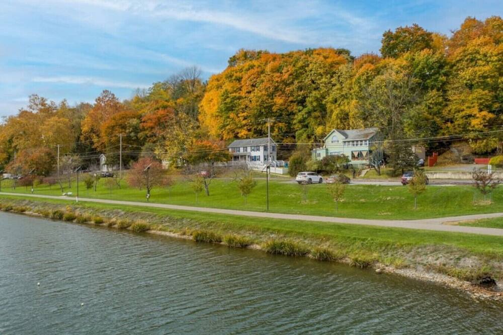 Photo of Others in Ithaca