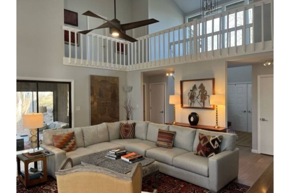 Photo of Livingroom in Guilford