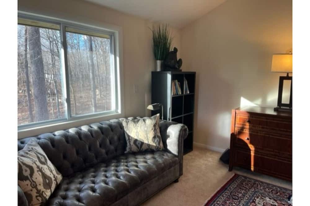 Photo of Livingroom in Guilford