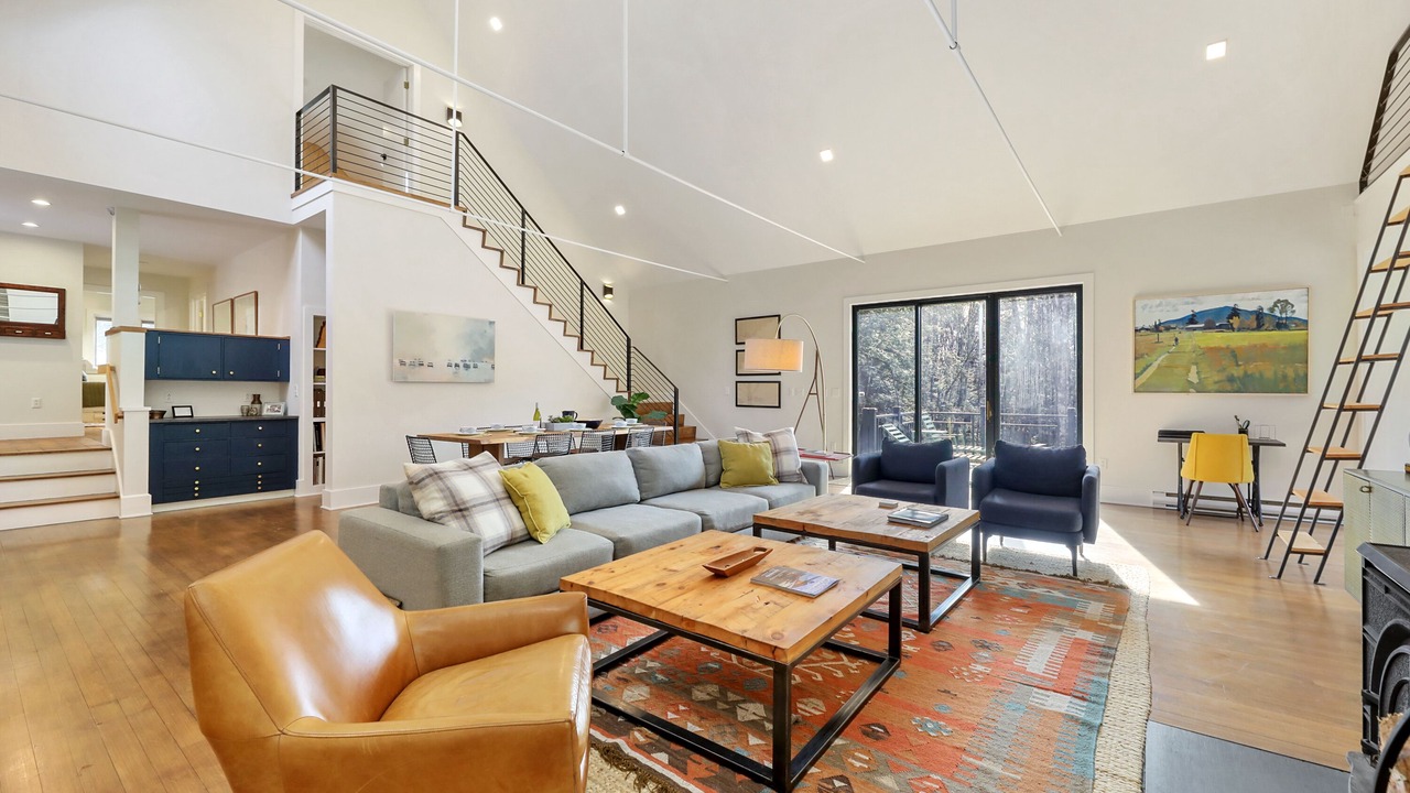 Photo of Livingroom in Tyringham