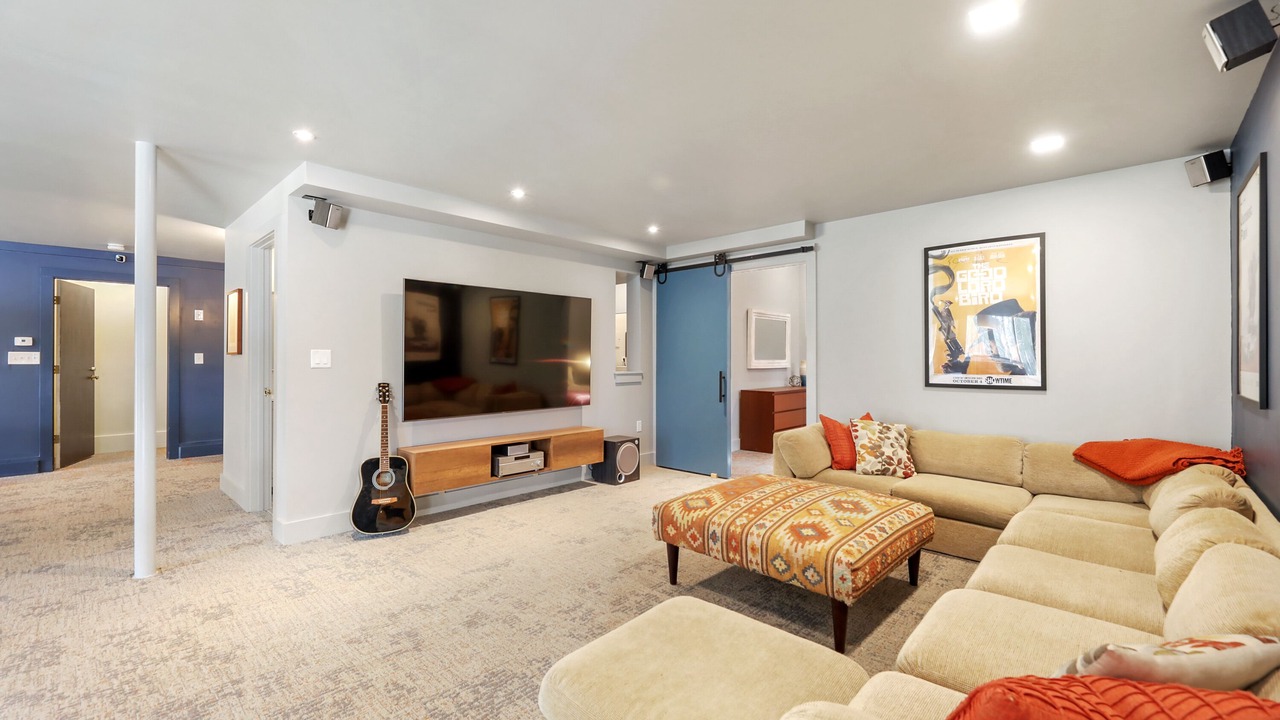 Photo of Livingroom in Tyringham