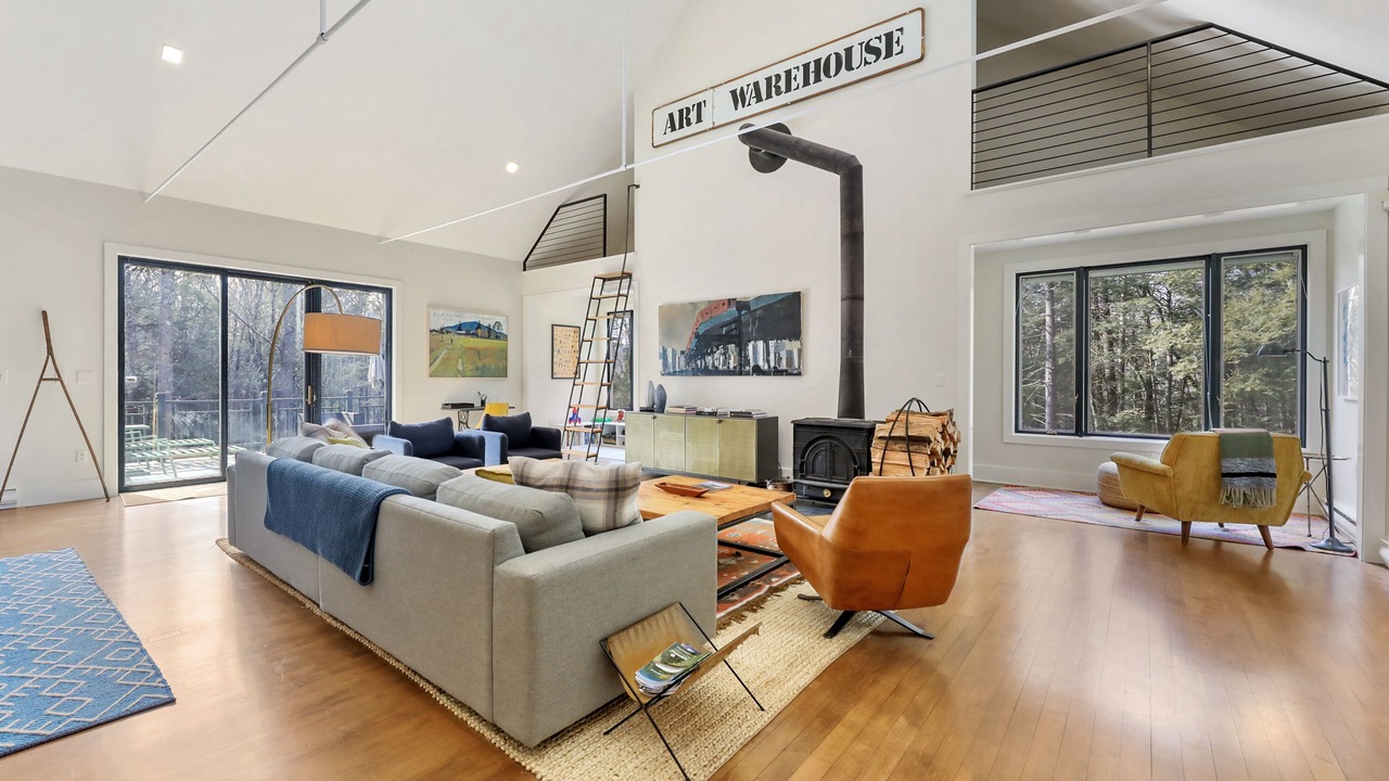 Photo of Livingroom in Tyringham