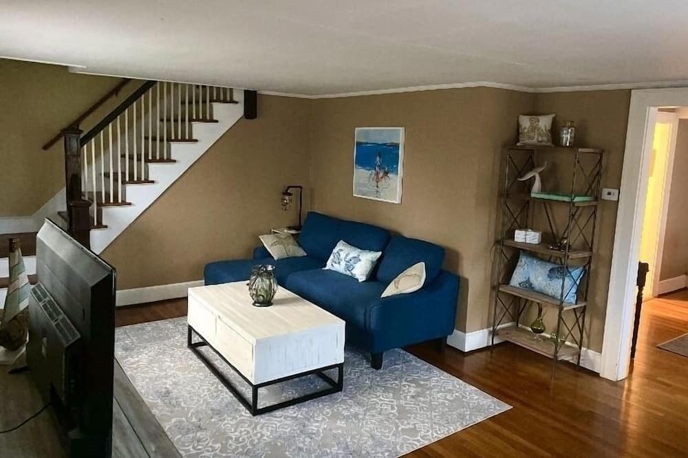 Photo of Livingroom in Branford Center