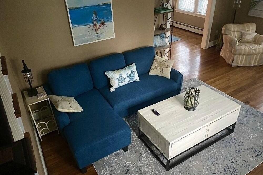 Photo of Livingroom in Branford Center