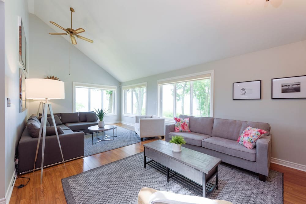 Photo of Livingroom in Winona