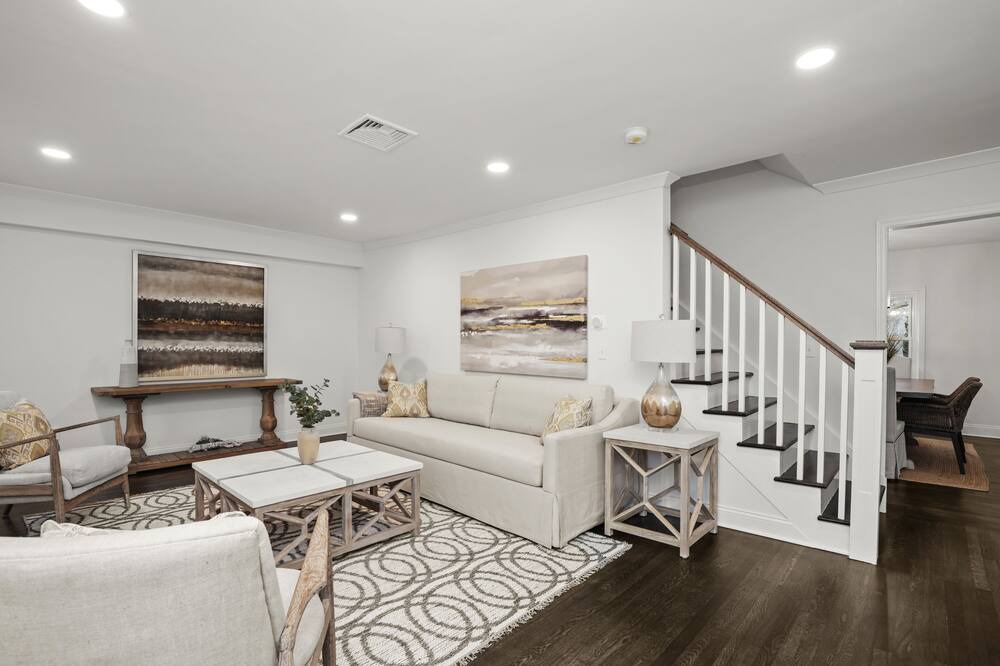 Photo of Livingroom in Trumbull