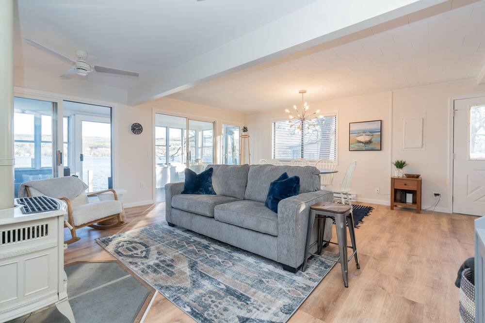 Photo of Livingroom in Honeoye