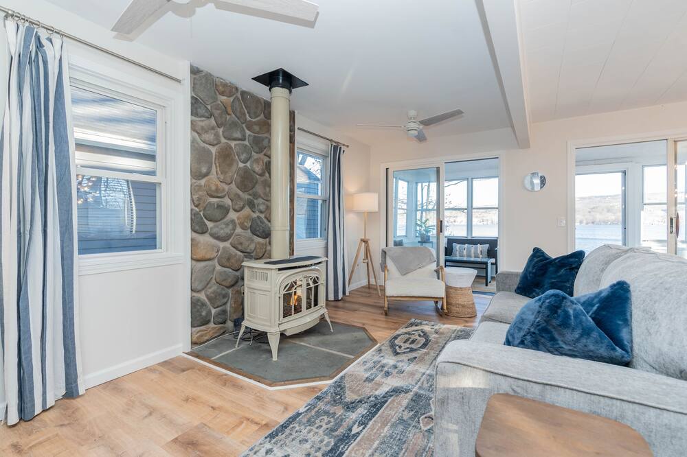 Photo of Livingroom in Honeoye
