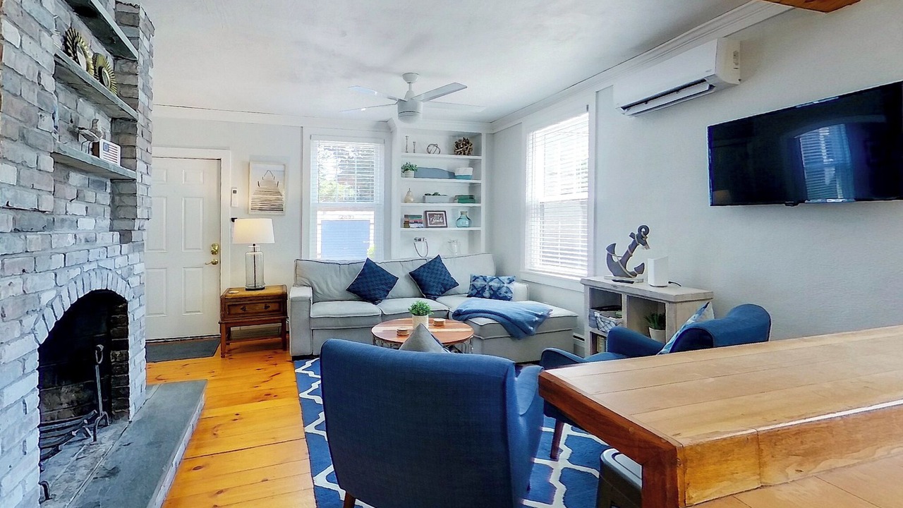 Photo of Livingroom in Off Broadway