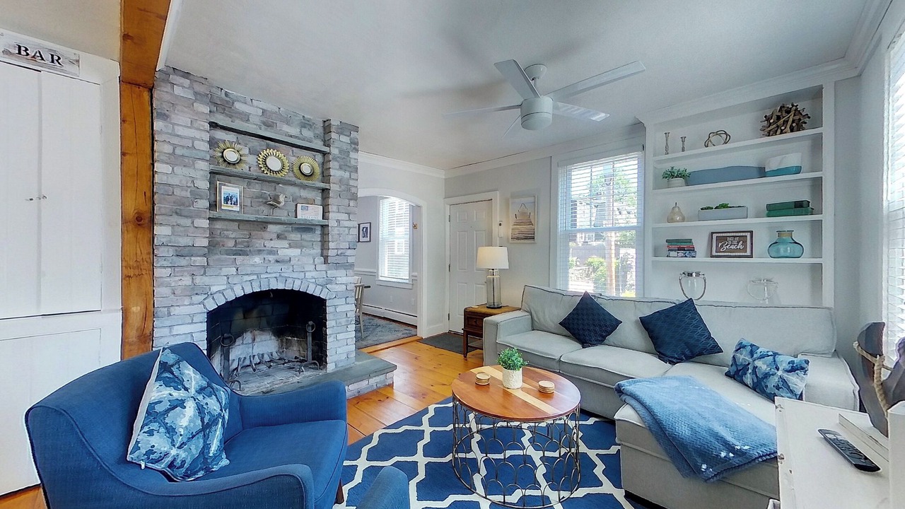 Photo of Livingroom in Off Broadway