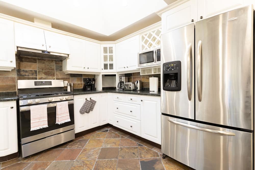 Photo of Kitchen in Clarkson-Lorne Park