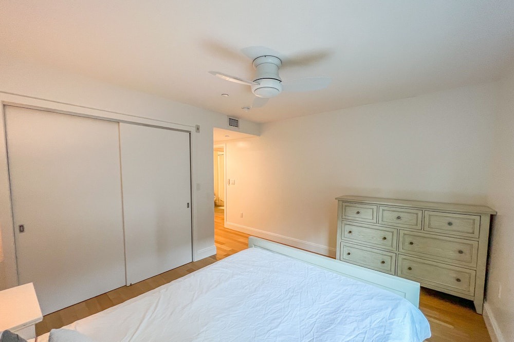 Photo of Bedroom in Roxbury
