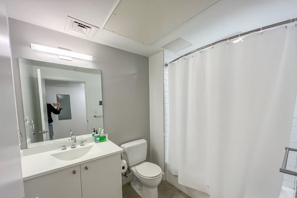 Photo of Bathroom in Roxbury