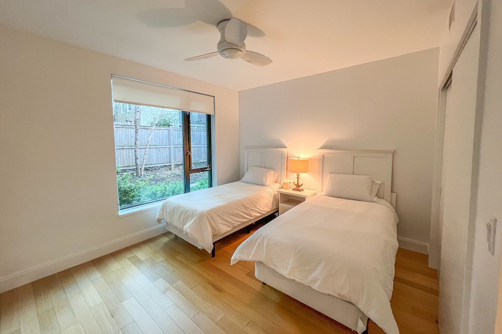 Photo of Bedroom in Roxbury