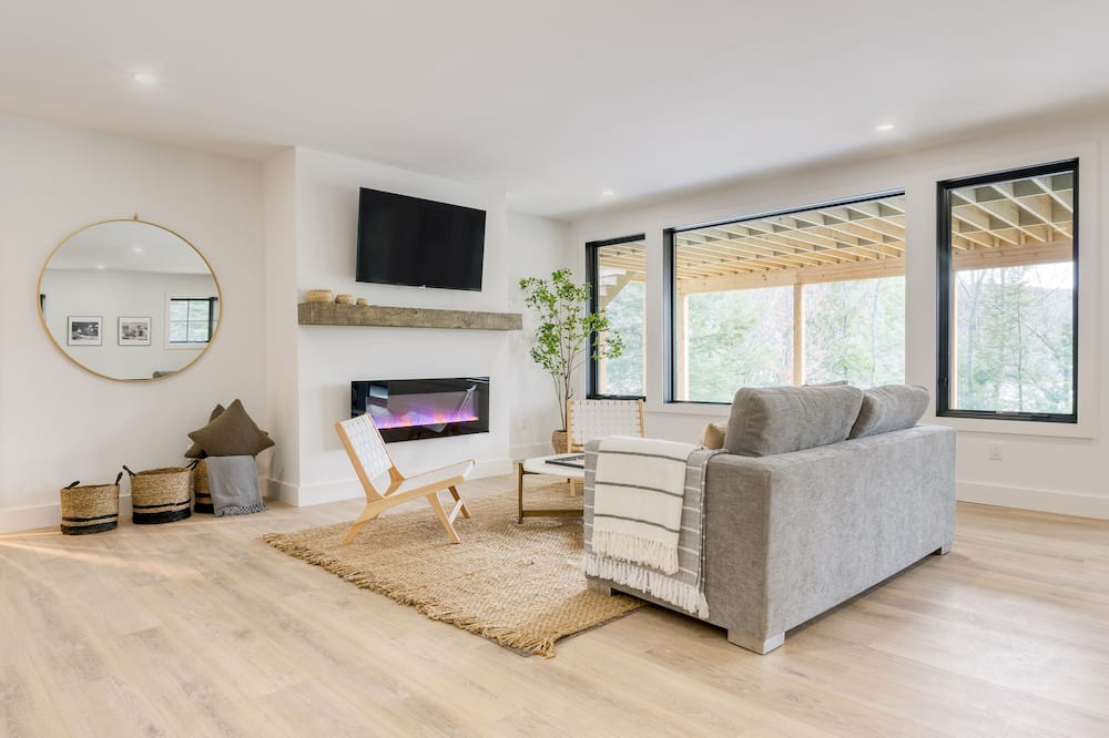 Photo of Livingroom in Monterey