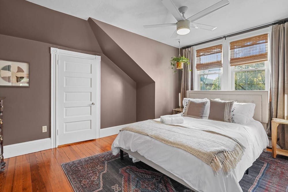Photo of Bedroom in Warren