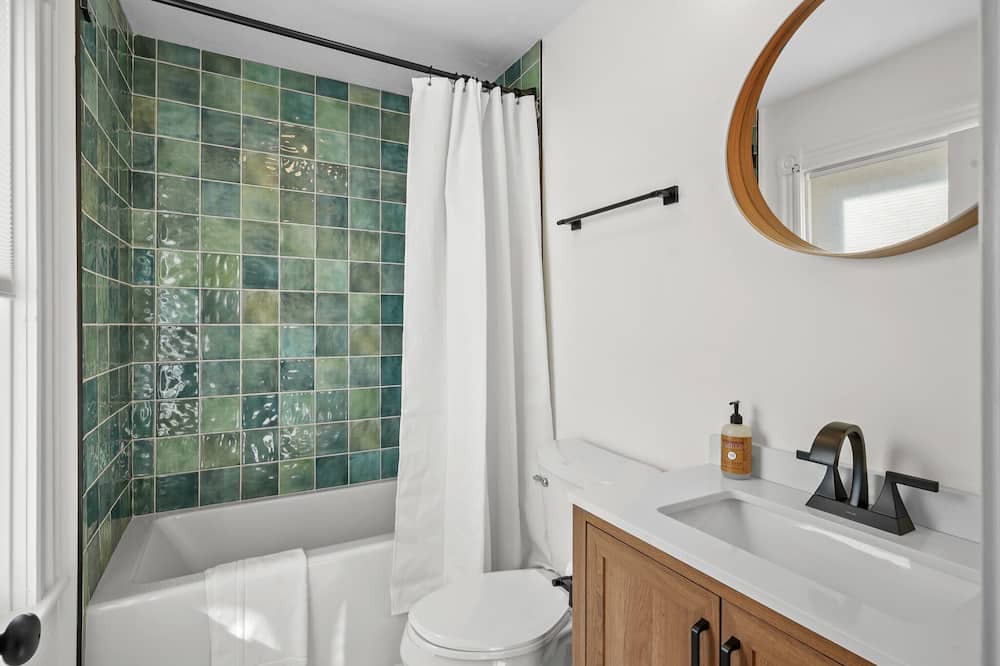 Photo of Bathroom in Warren
