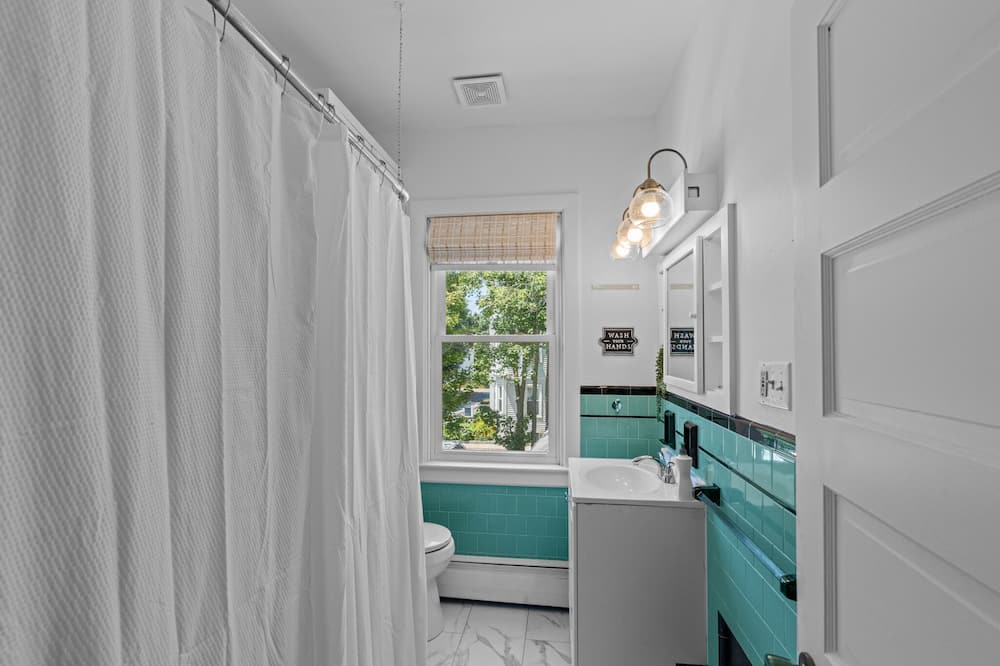Photo of Bathroom in Warren