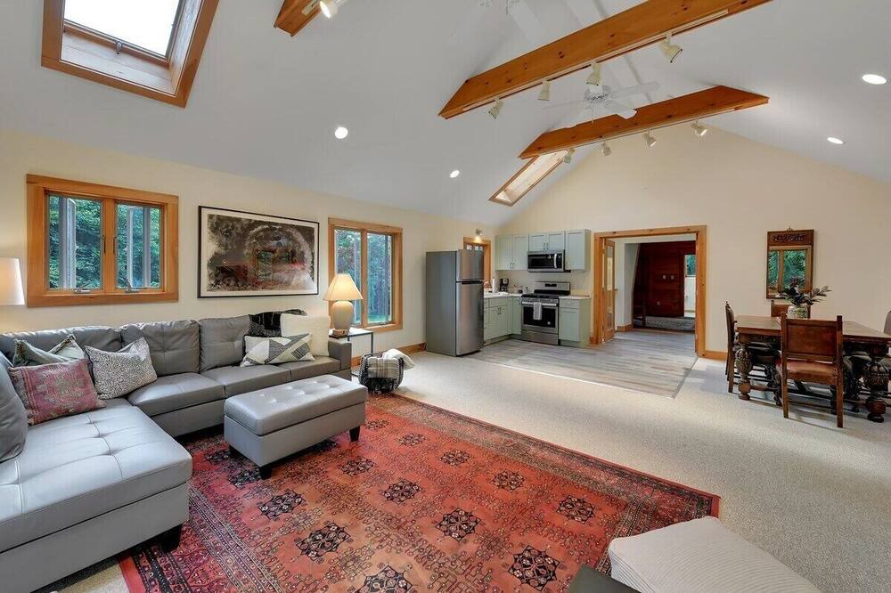 Photo of Livingroom in Becket