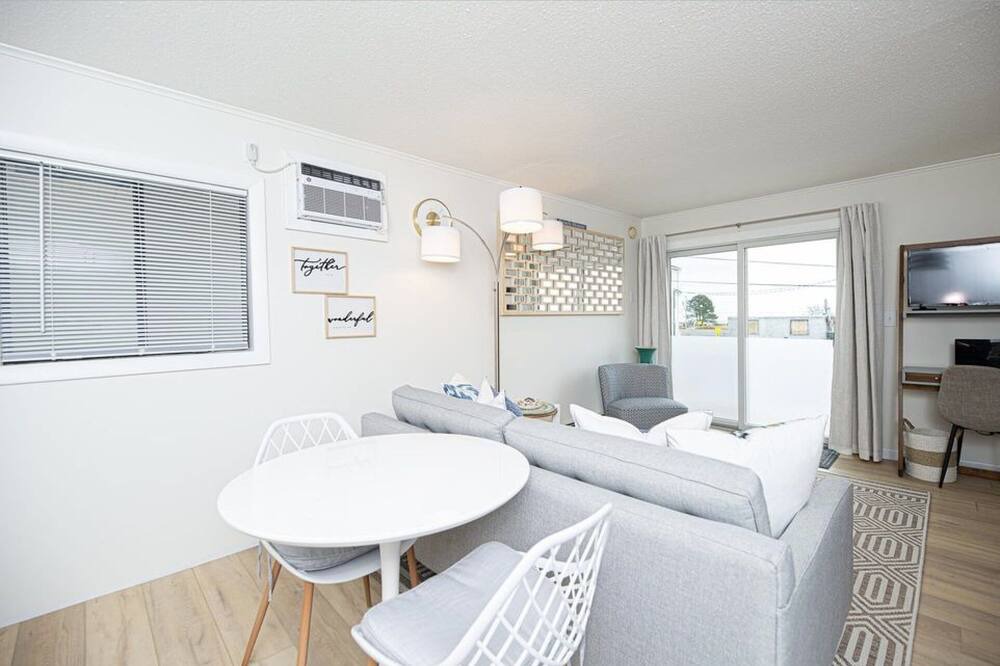 Photo of Livingroom in Hampton