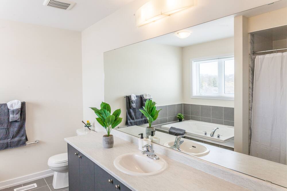 Photo of Bathroom in Caledonia