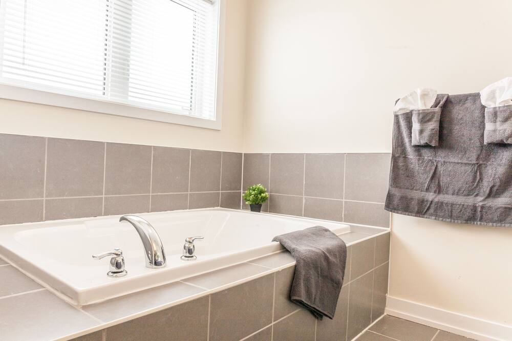 Photo of Bathroom in Caledonia