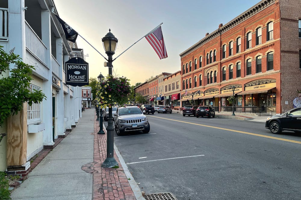 Photo of Others in Lee