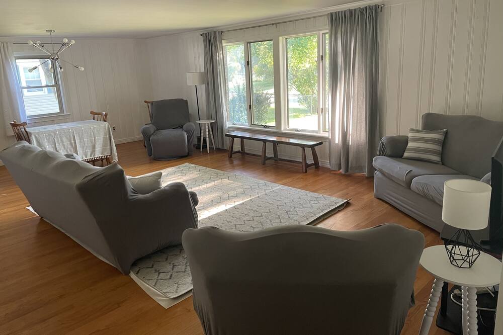Photo of Livingroom in Lee