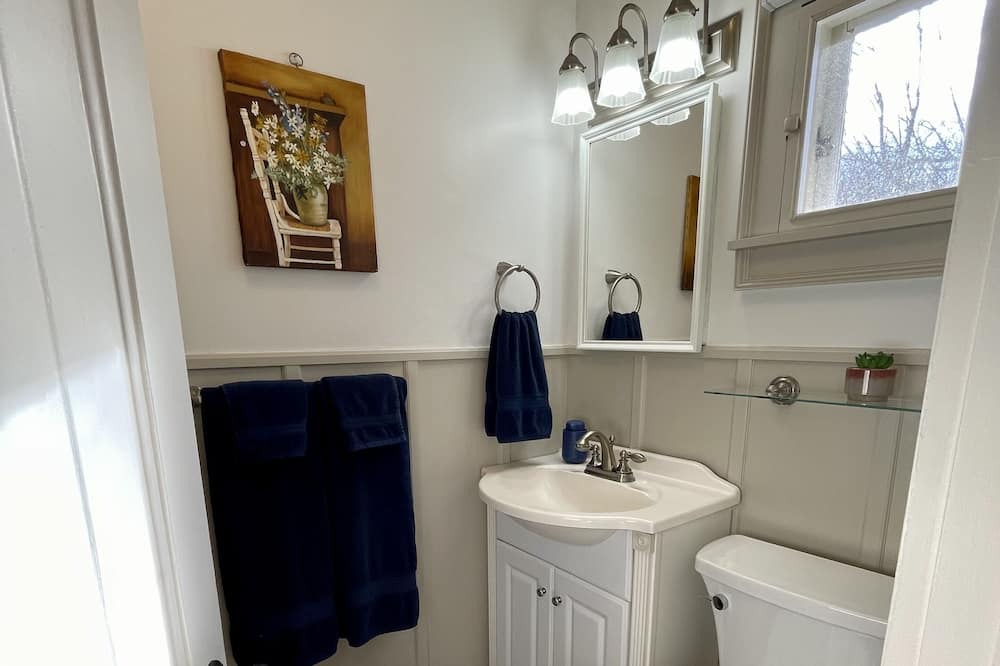 Photo of Bathroom in Lee