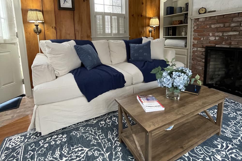 Photo of Livingroom in Lee
