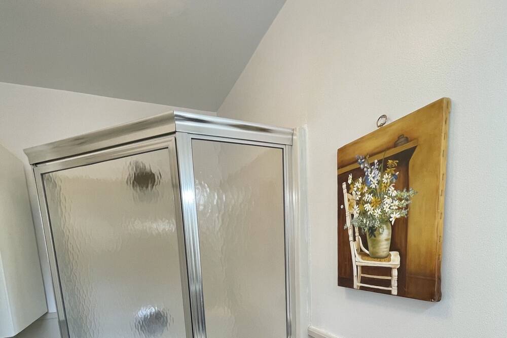 Photo of Bathroom in Lee