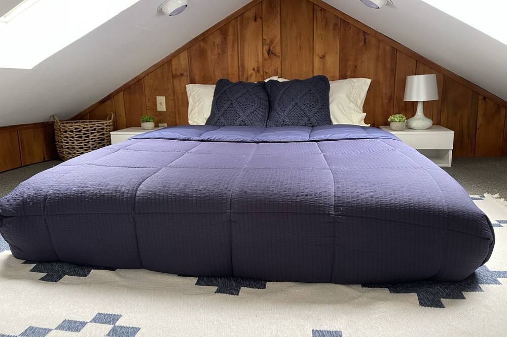 Photo of Bedroom in Lee