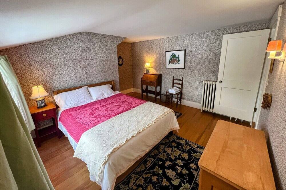 Photo of Bedroom in Ashland