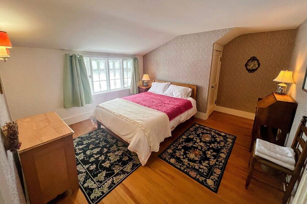 Photo of Bedroom in Ashland
