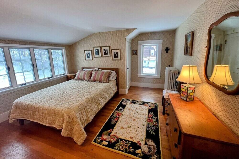 Photo of Bedroom in Ashland