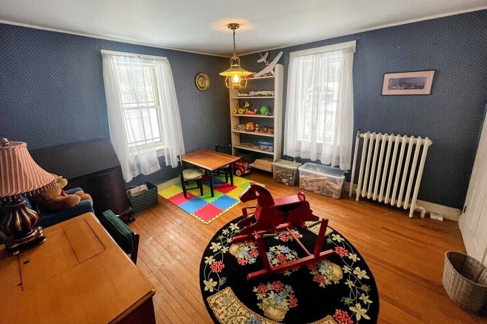 Photo of Livingroom in Ashland