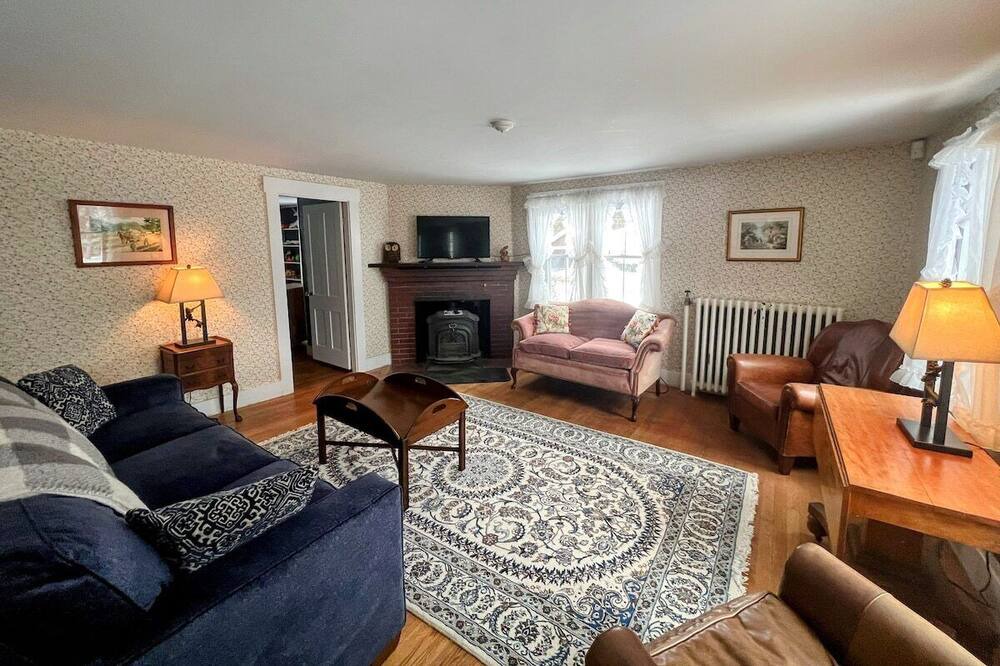 Photo of Livingroom in Ashland