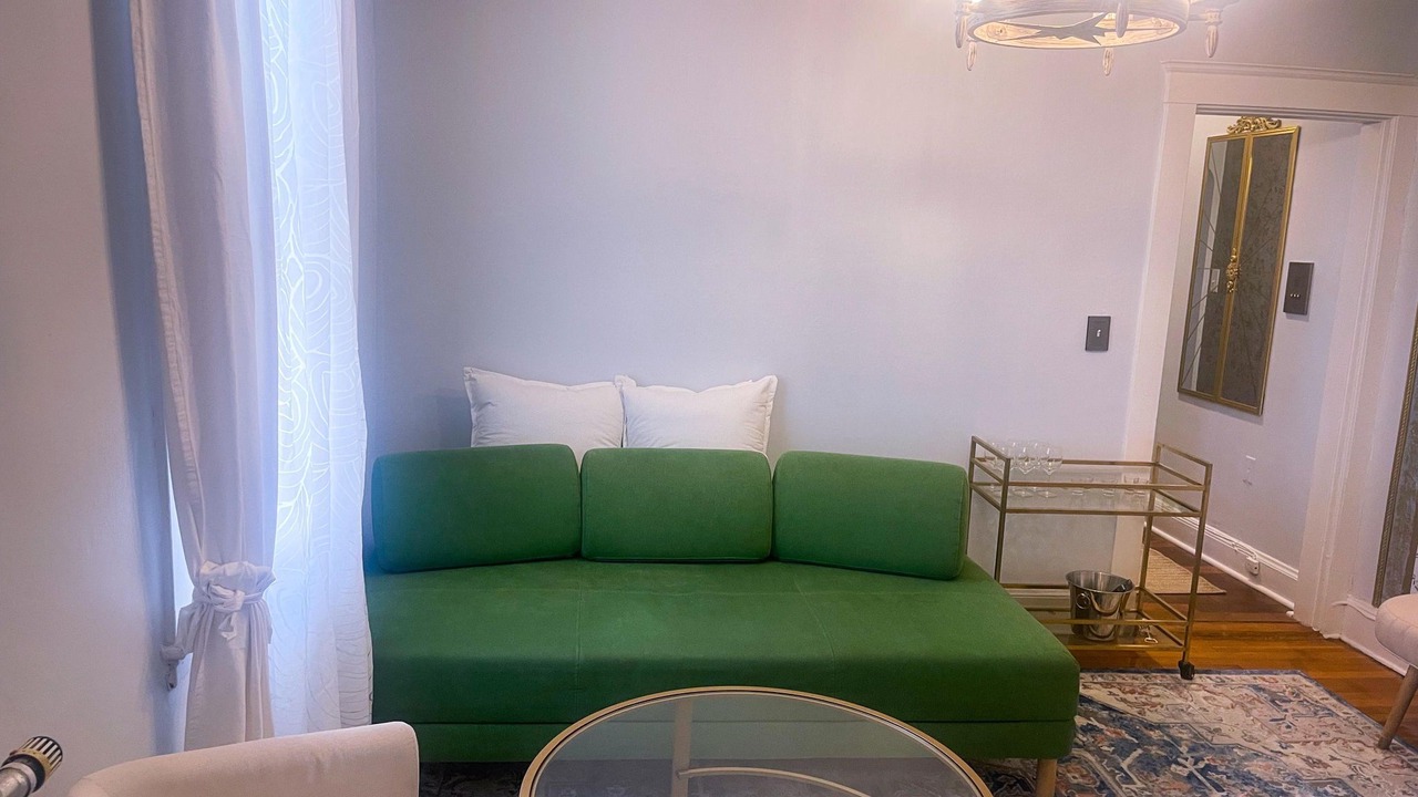 Photo of Livingroom in Cleveland Circle