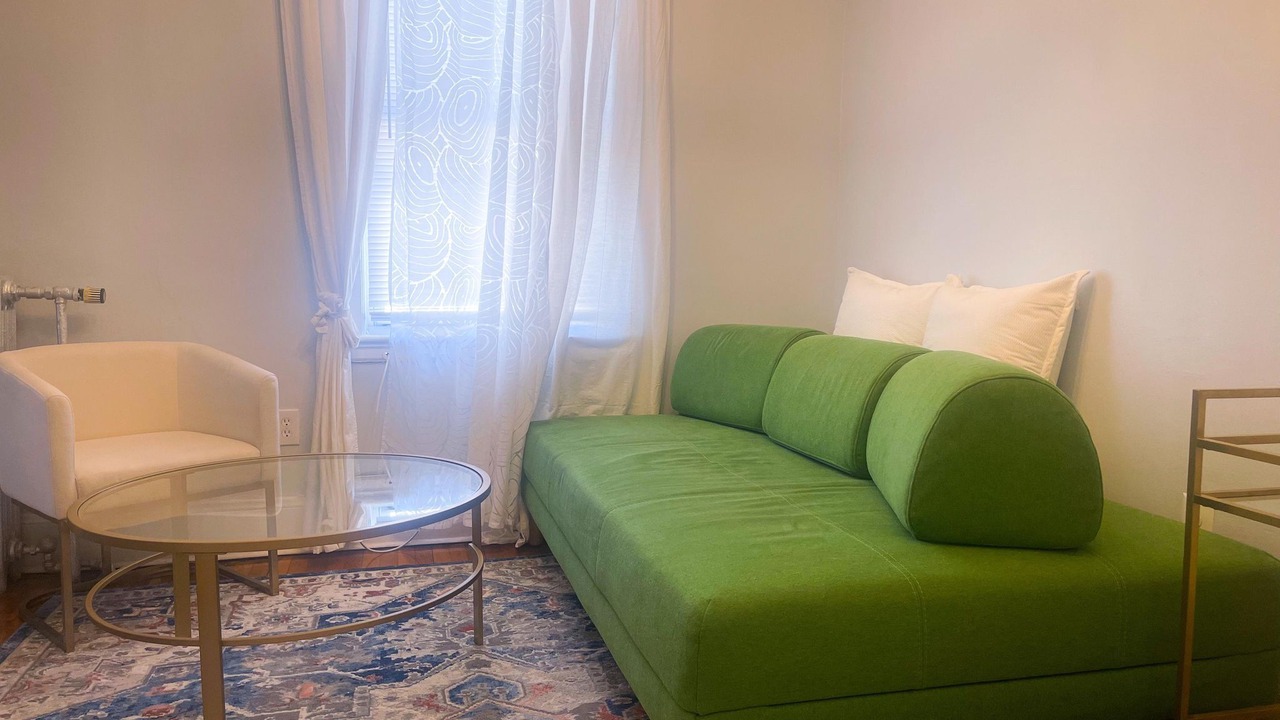 Photo of Livingroom in Cleveland Circle