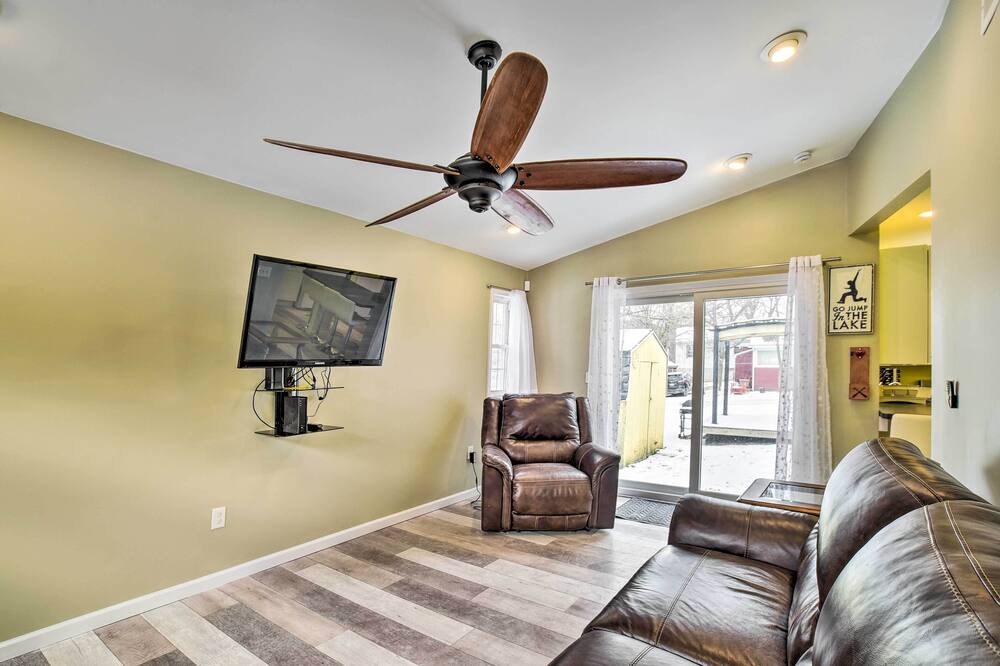 Photo of Livingroom in Town of Richmond