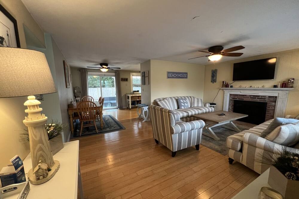 Photo of Livingroom in East Falmouth
