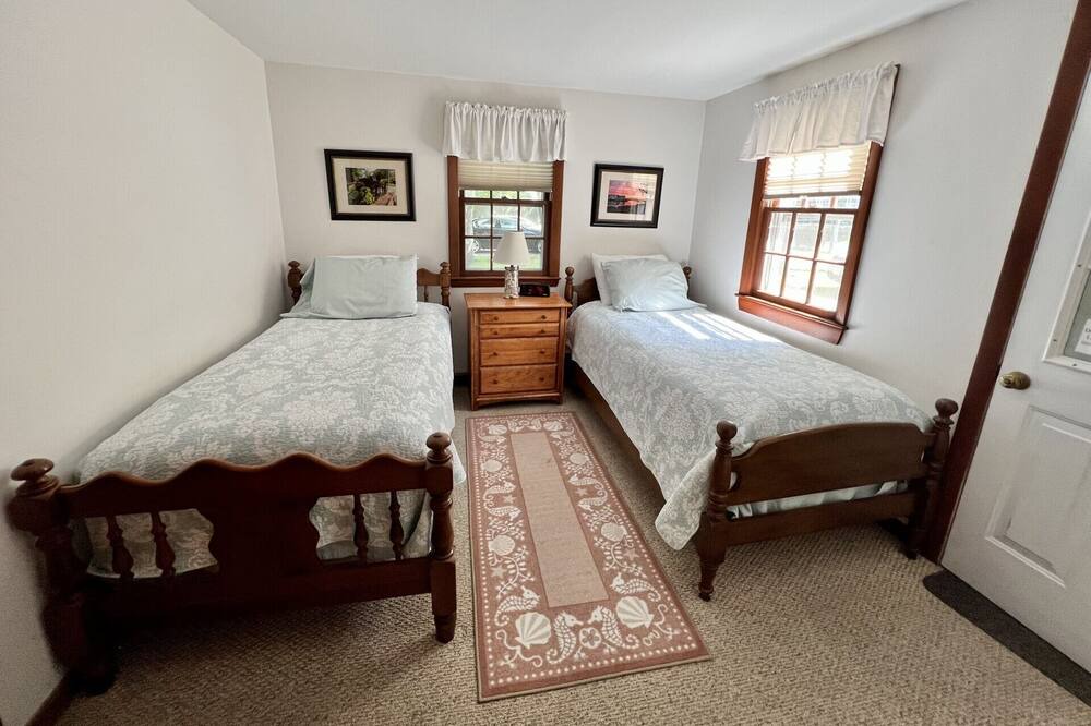 Photo of Bedroom in Popponesset