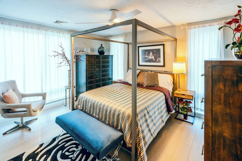 Photo of Bedroom in Saunderstown