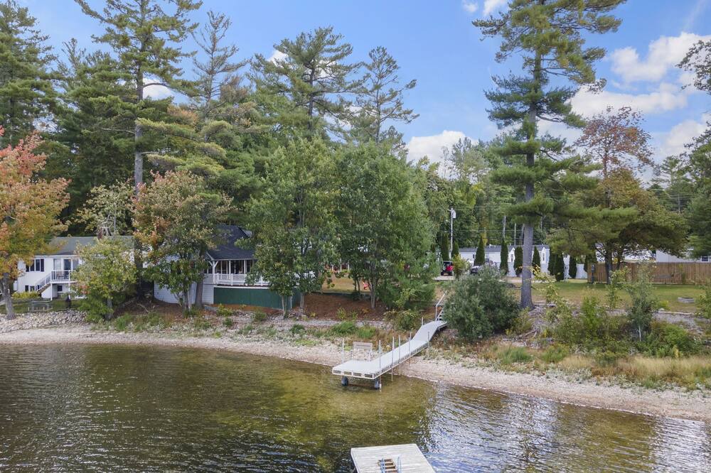 Photo of Outdoor in Gray