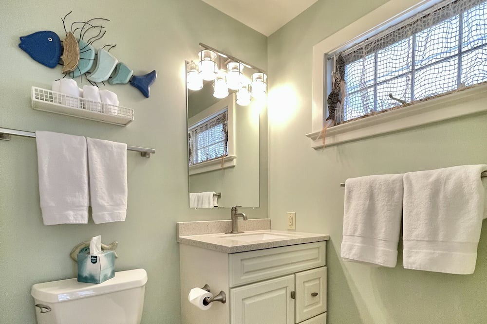 Photo of Bathroom in Isle of Springs