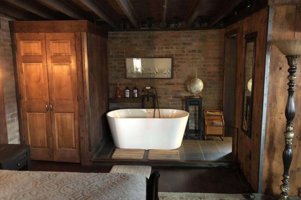 Photo of Bathroom in Hudson