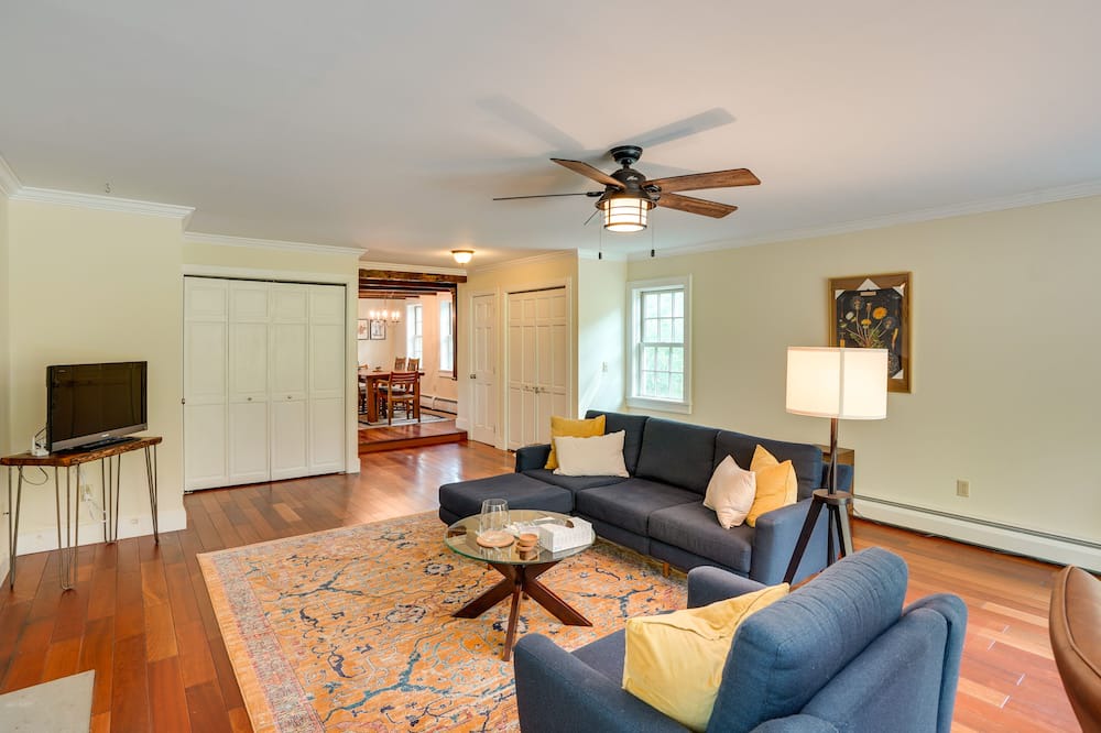 Photo of Livingroom in Rhinebeck