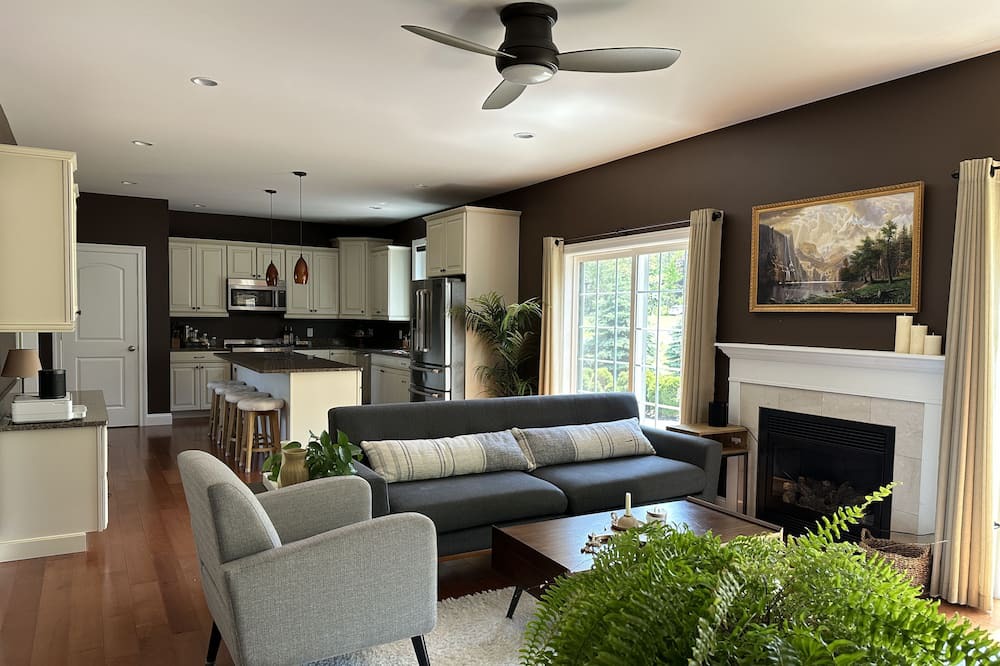 Photo of Livingroom in Somersworth
