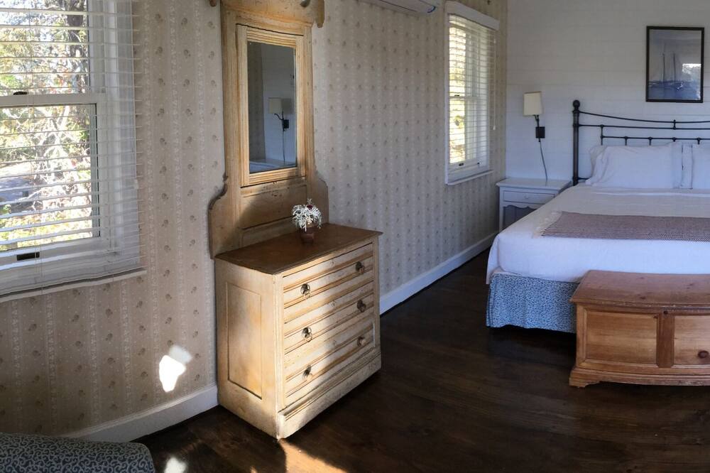 Photo of Bedroom in Menemsha